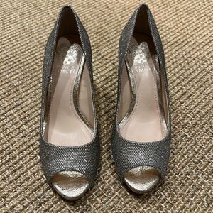 Vince Camuto gold champagne glitter vero cuoio peep toe heels
